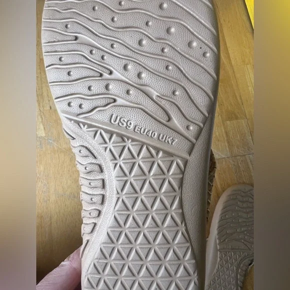 Kuailu Beige Women’s Sandals - Picture 3 of 11